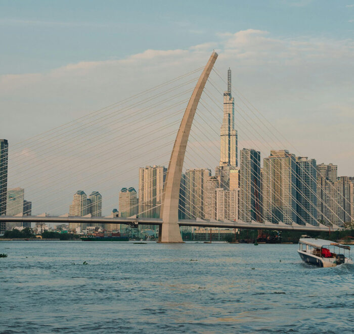 Saigon-river-speedboat-trip-with-the-fresh-air-and-villas-of-the-high-class-people-who-got-million-dollars